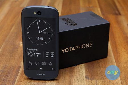 1-yotaphone2