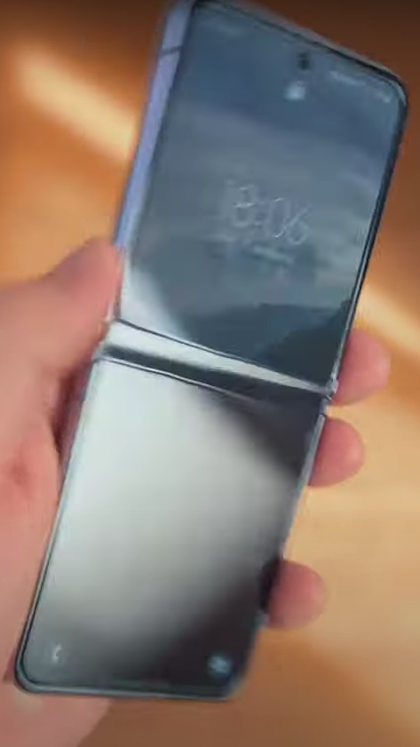 Surco en pantalla Galaxy Z Flip 4