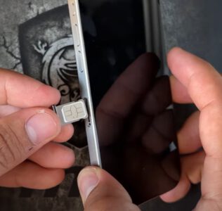 ¿El iphone 15 tiene ranura SIM?