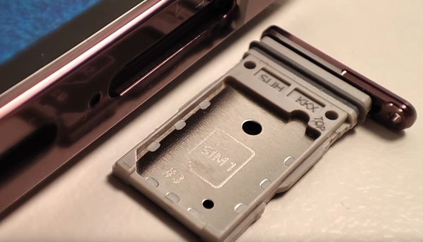 ¿Puedes poner una microSD en el Samsung Galaxy S22 Ultra? ¿Se puede ampliar la memoria con una tarjeta microSD?