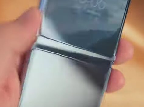 ¿Se nota o se ve el pliegue en el Galaxy Z Flip 4? ¿Hay un surco en la pantalla?